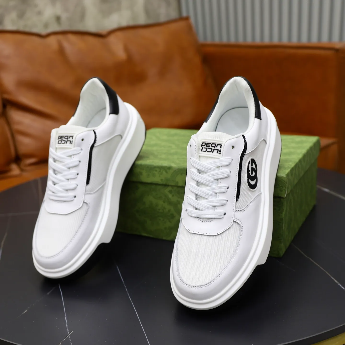 Ex-factory price: 462💰🙅‍♂️🙅‍♂️🙅‍♂️ Brand: GUCCI Standard code: 38-44 (45 customized) Grade: Same as the official website Material: Original material splicing Comfortable and breathable lining Lightweight and wear-resistant sports outsole Style category: Men's fashionable casual shoes Running sneakers Distinguished luxury brand elements Top luxury Color: actual picture color